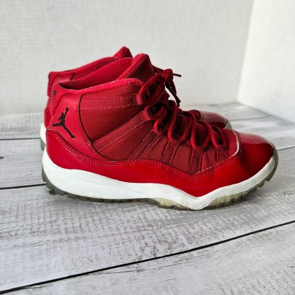 Rare Find! Air Jordan 11 Retro BP "Gym Red" - Size 3Y - Picture 5 of 11